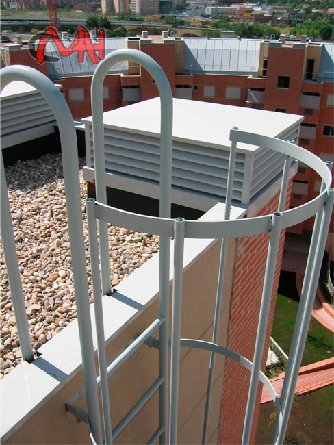 Escaleras Exteriores acero galvanizado-Cerrajerías en Madrid