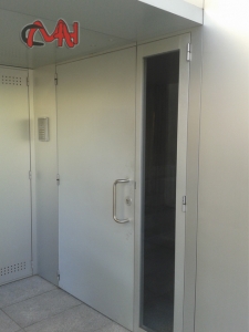 puerta aluminio anodizado
